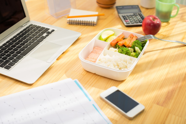 How to Stay Healthy and on Track with Your Weight Loss at Work