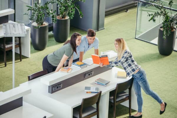 How HR Can Communicate Better With Multilingual Teams: A Practical Guide